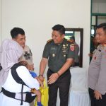 Lawan Stunting, Kodim 1430/Konawe Utara Salurkan Bantuan Kepada Puluhan Anak