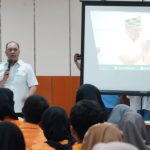 Ruksamin Jadi Pemateri Seminar Dihadapan Ratusan Calon Guru di Kampus FKIP UHO