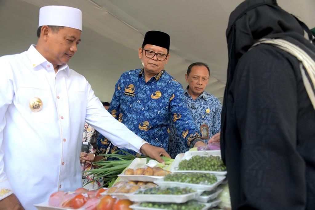 Pemdaprov Gelar Bazar Ramadan dan Baksos, Wagub Uu:Ringankan dan Bahagiakan Masyarakat