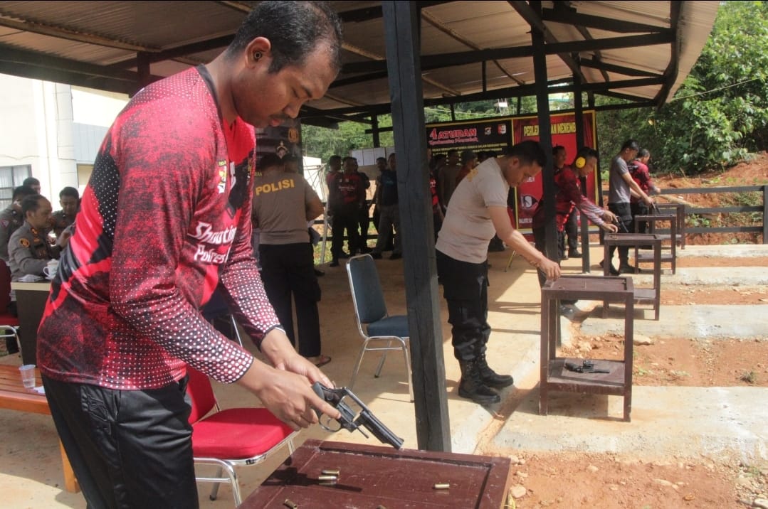 Polres Konut Gelar Lomba Menembak Antar Satker Peringati Hari Bhayangkara ke-77