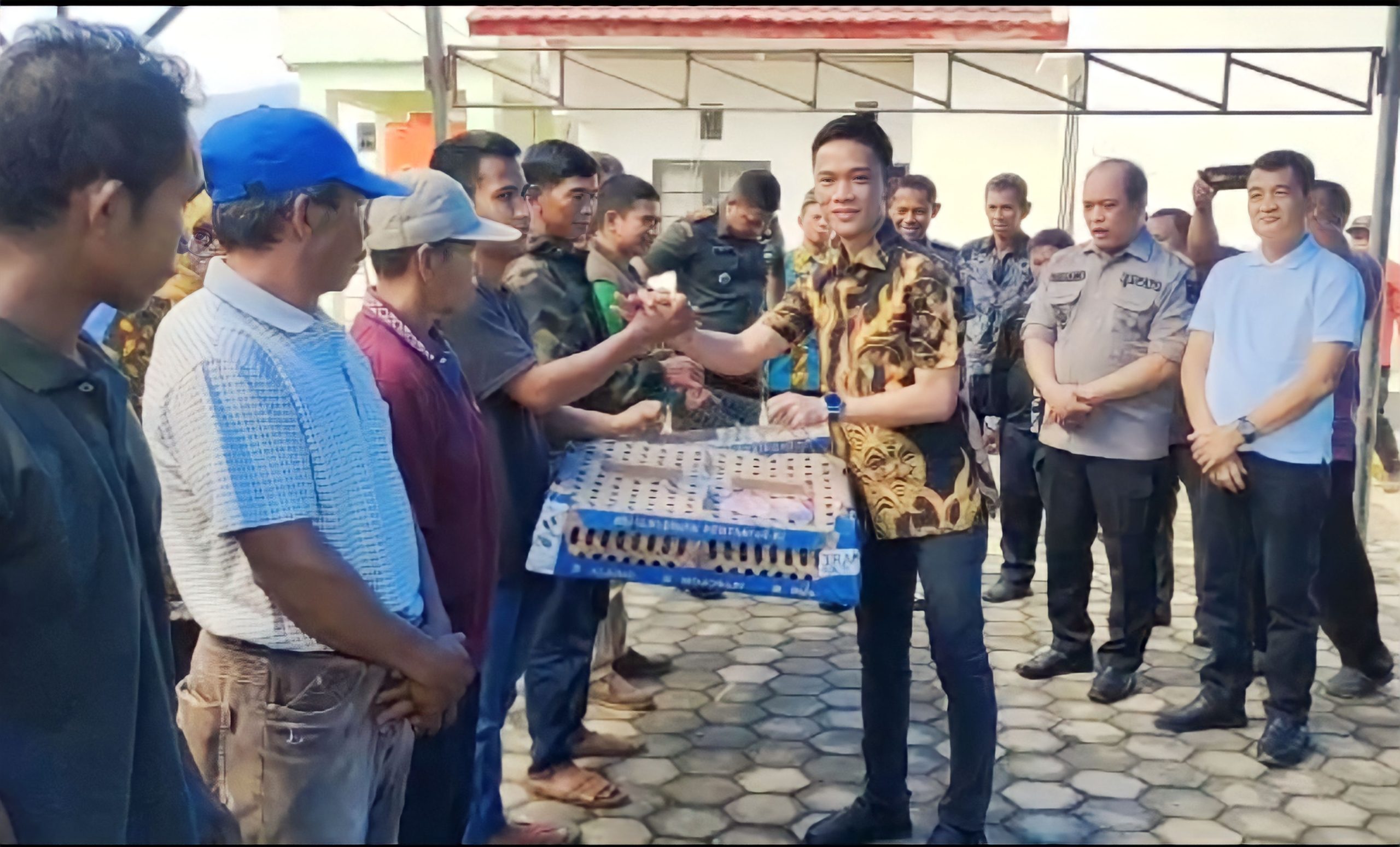 Lawan Kemiskinan Ekstrim, Tim URC-KISS Pemda Konut Salurkan Ribuan Ekor Bibit Itik Kepada Kelompok Peternak