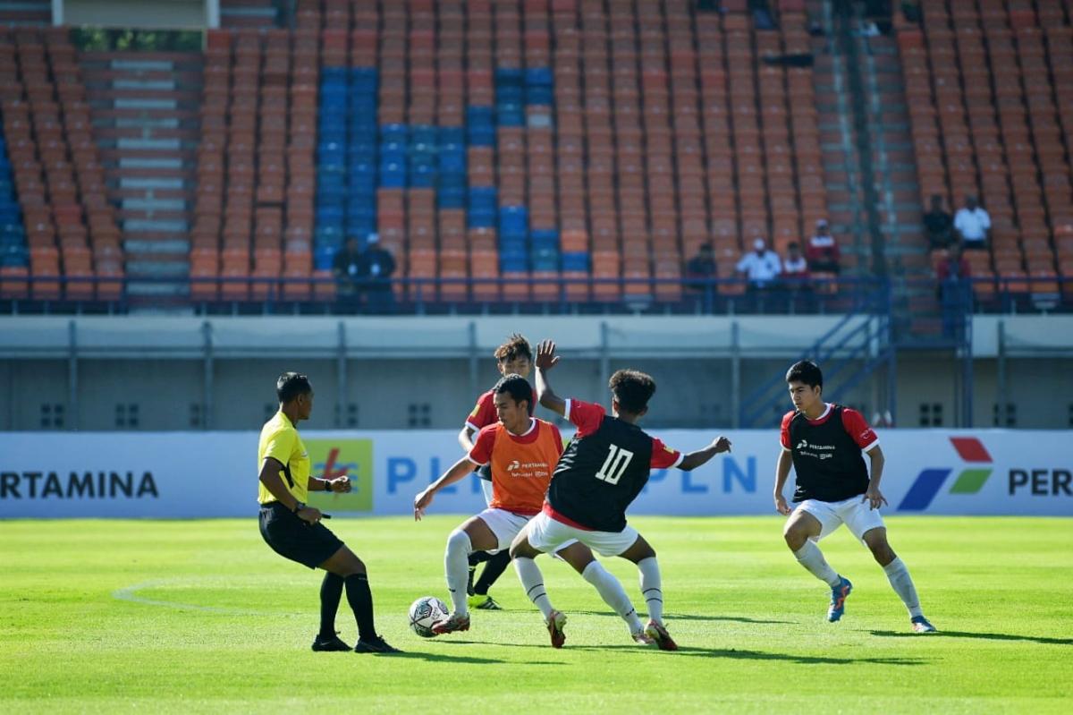 Ridwan Kamil Dampingi Presiden Tinjau Renovasi Stadion Si Jalak Harupat