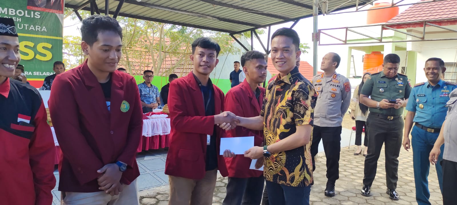 Mahasiswa KKA UMK Terima Bantuan Uang Tunai Dari Bupati, Wabup dan Ketua DPRD