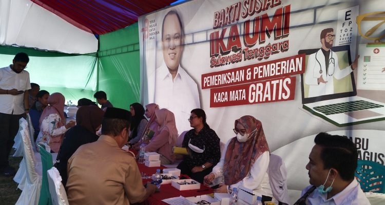 IKA UMI Sultra Kembali Gelar Baksos Pemeriksaan Mata Dan Pembagian Kacamata Gratis