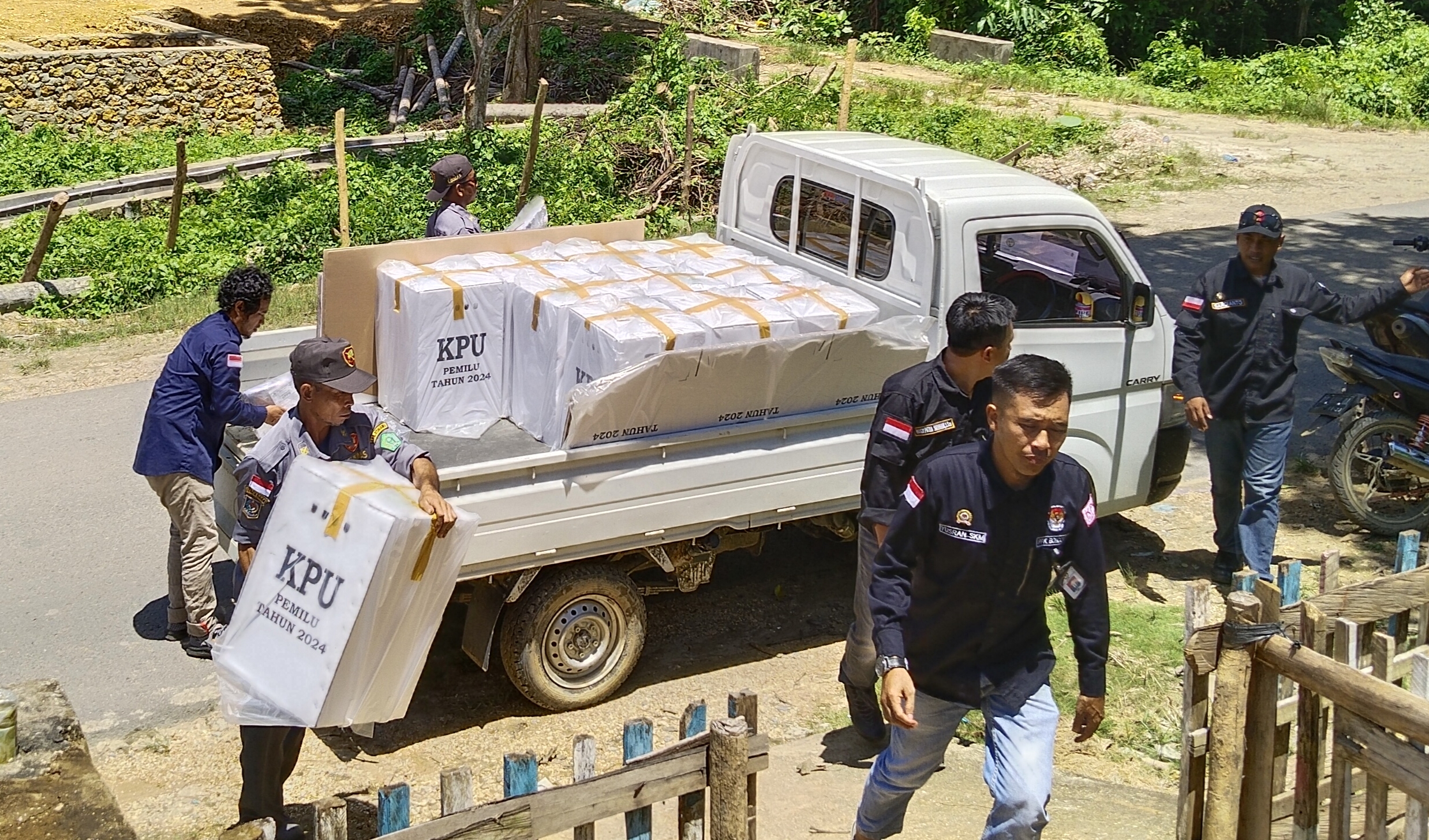 PPK Kecamatan Bondoala Sukses Salurkan Logistik Pemilu ke PPS