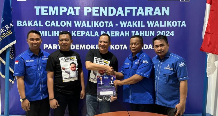 Persiapan Pemilihan Wali Kota Kendari 2024: Asmawa Tosepu dan Yudhianto Mahardika Ambil Formulir Pendaftaran