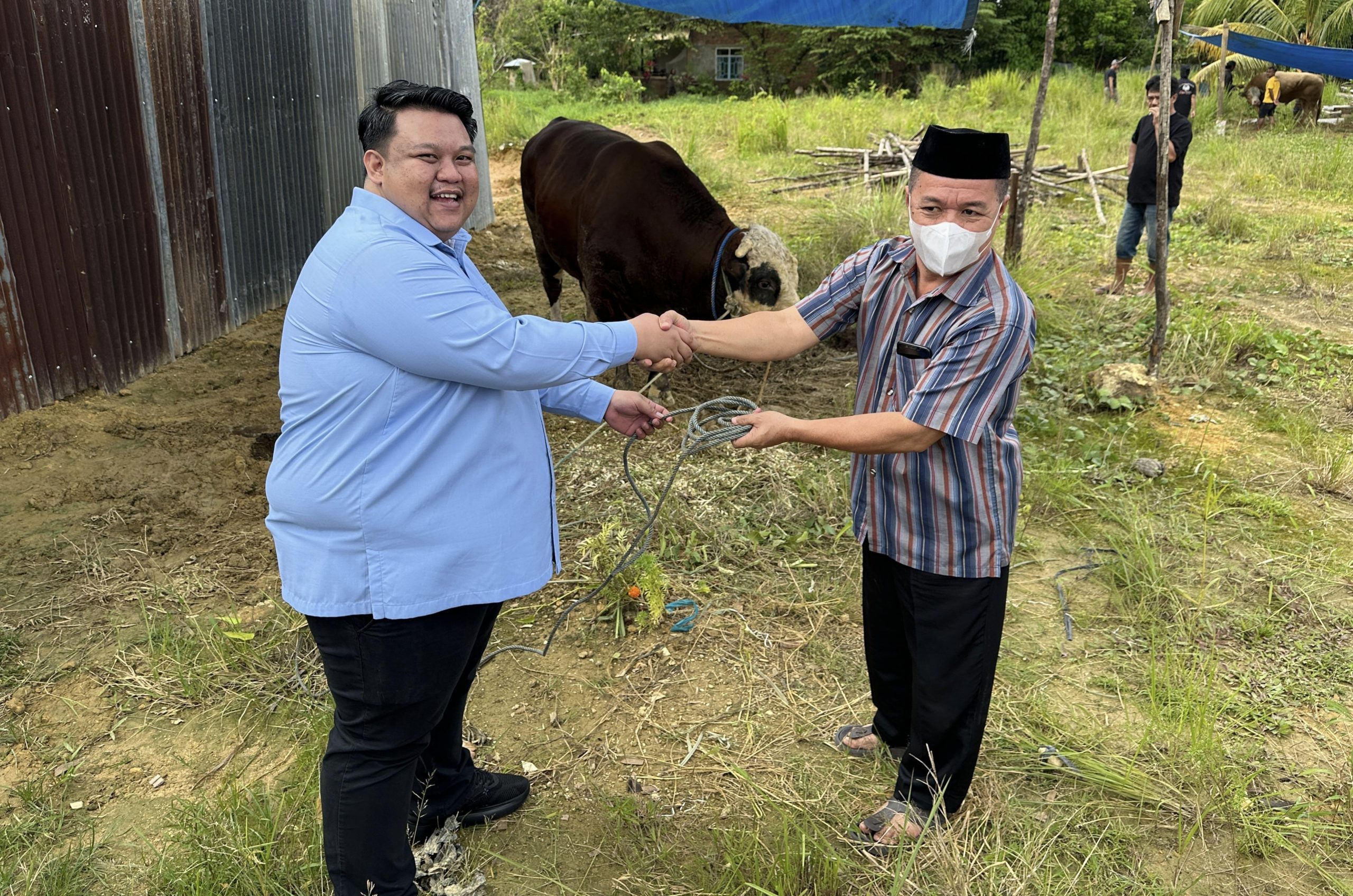 Legislator Sultra Yudhianto Mahardika Berbagi 13 Ekor Sapi Kurban di Hari Raya Idul Adha