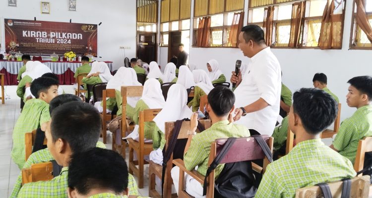 Puluhan Pemilih Pemula Antusias Ikuti Sosialisasi Kirab Pilkada KPU Konut di SMAN 1 Asera