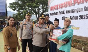 Irjen Pol Dwi Irianto Serahkan 200 Paket Bantuan Sosial Kepada Masyarakat Langgikima