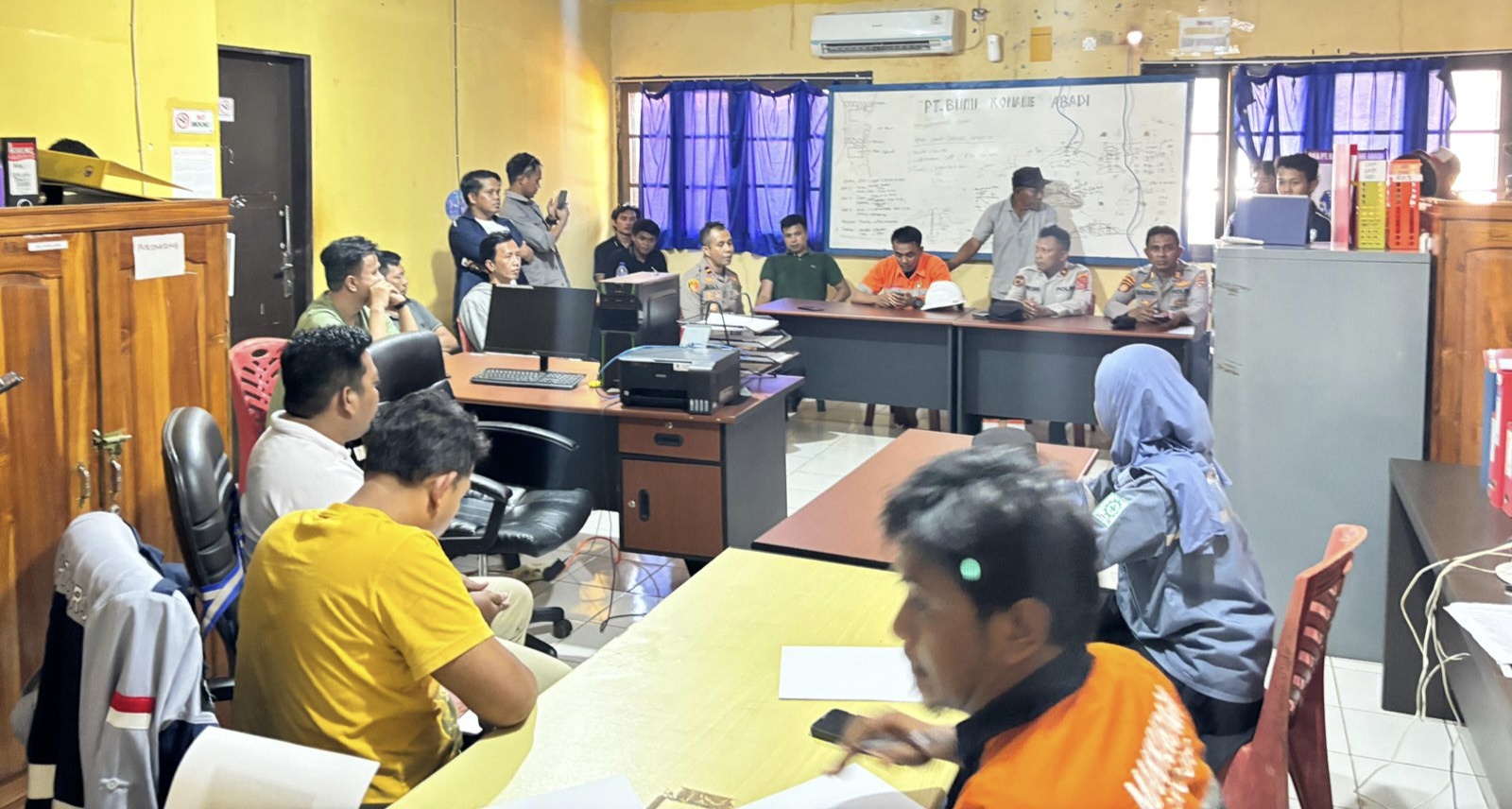 Polres Konut Kawal Aksi Demo Buruh Terkait Dugaan Pelanggaran Aturan Pengupahan PT Makkuraga Tama Kreasindo