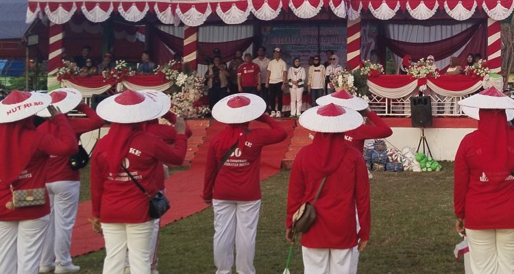 Ribuan Warga Meriahkan Pembukaan Pekan Olahraga Motui, Bupati Serahkan Bantuan Rp 25 Juta