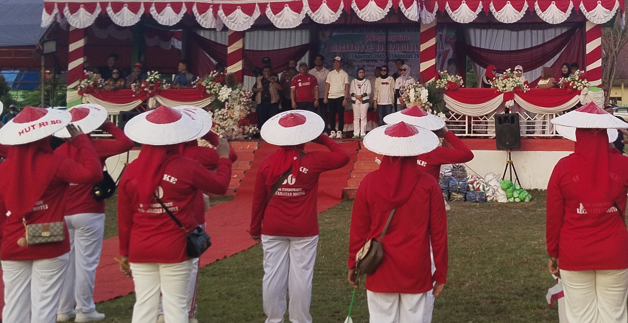 Ribuan Warga Meriahkan Pembukaan Pekan Olahraga Motui, Bupati Serahkan Bantuan Rp 25 Juta