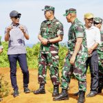 Danpus Penerbad Bersama Bupati Konut Tinjau Lokasi Pembangunan Lanudad Konasara di Langgikima
