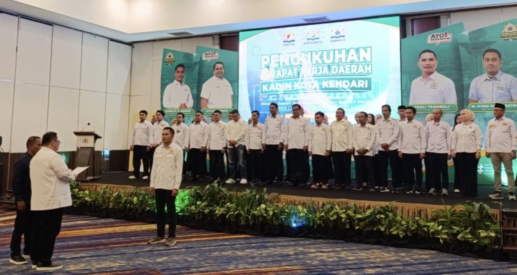 Ketua Kadin Sultra Kukuhkan Pengurus Kadin Kota Kendari Periode 2024-2029
