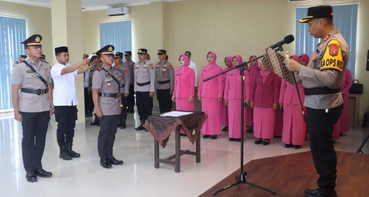 Sertijab Kasat Lantas, Kapolres Tekankan Peningkatan Layanan di Konawe Utara