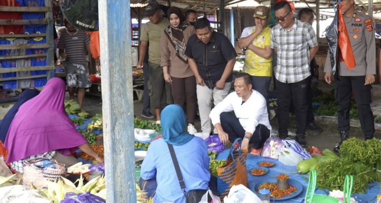 Bupati Konawe Hadir di Tengah Warga, Pastikan Harga Sembako Stabil Jelang Ramadan