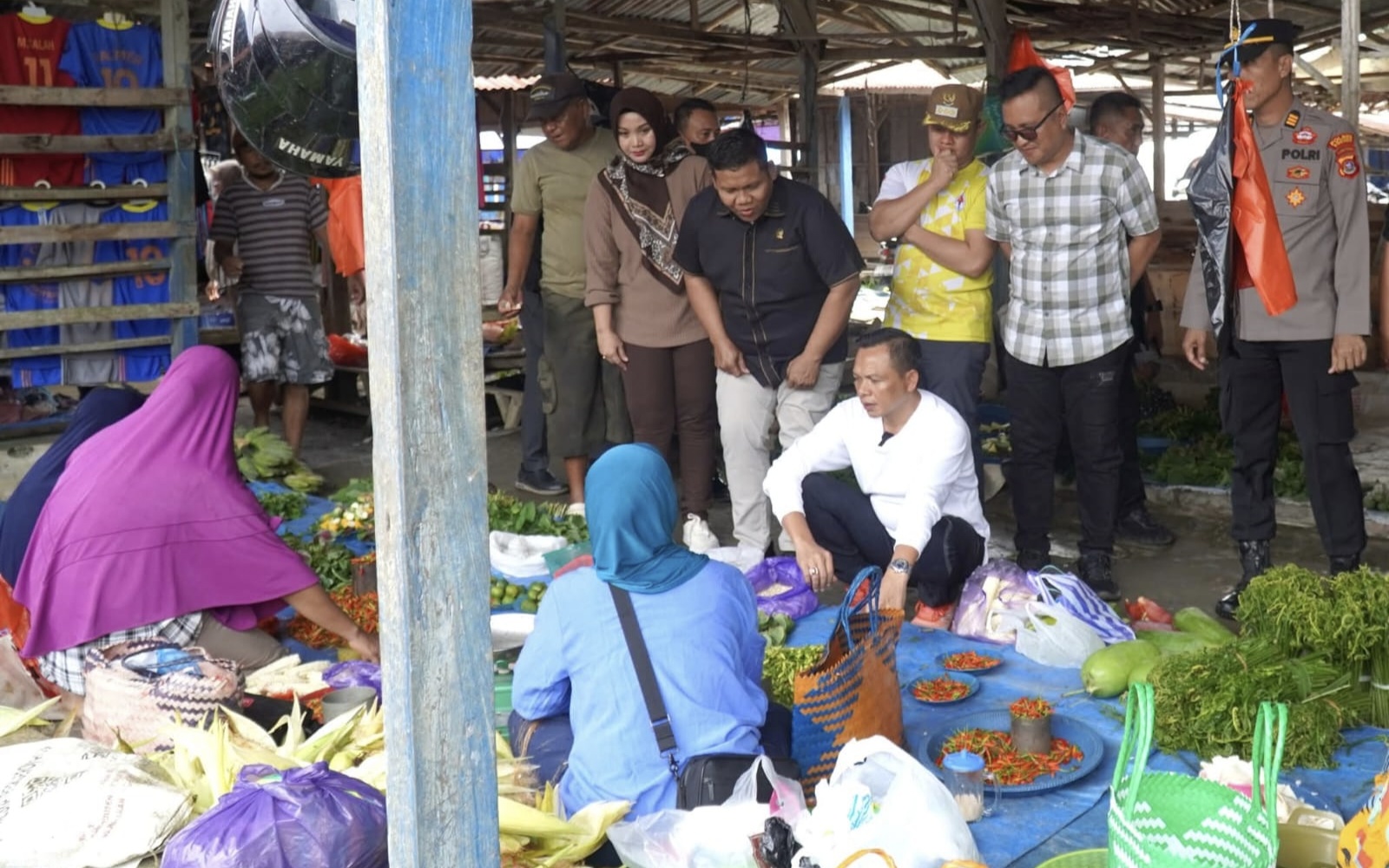 Bupati Konawe Hadir di Tengah Warga, Pastikan Harga Sembako Stabil Jelang Ramadan