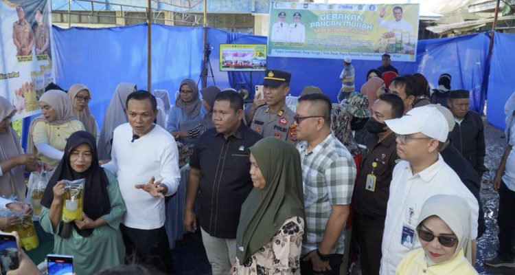 Bupati Konawe Pantau Gerakan Pangan Murah di Pasar Asinua