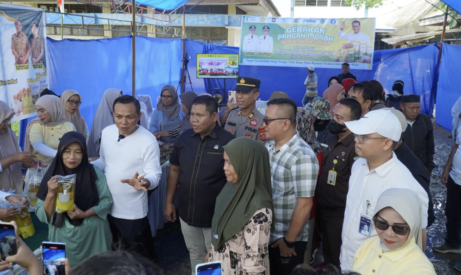 Bupati Konawe Pantau Gerakan Pangan Murah di Pasar Asinua