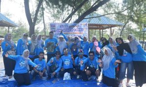 Hangatkan Kebersamaan, Keluarga Besar SMAN 1 Oheo Gelar Family Gathering di Pantai Wale