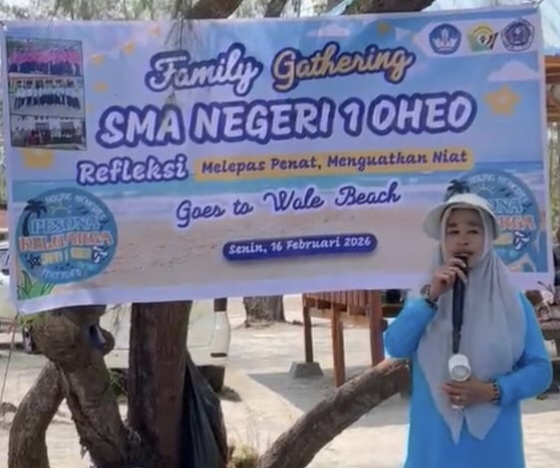 Hangatkan Kebersamaan, Keluarga Besar SMAN 1 Oheo Gelar Family Gathering di Pantai Wale