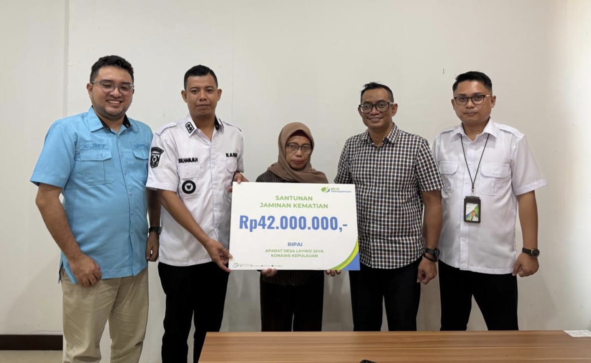 Kades Laywo Jaya Teguhkan “Budaya Melindungi”, Serahkan Santunan Kematian BPJS Ketenagakerjaan Untuk Aparat Desa